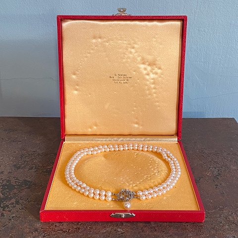 Kulture pearl necklace